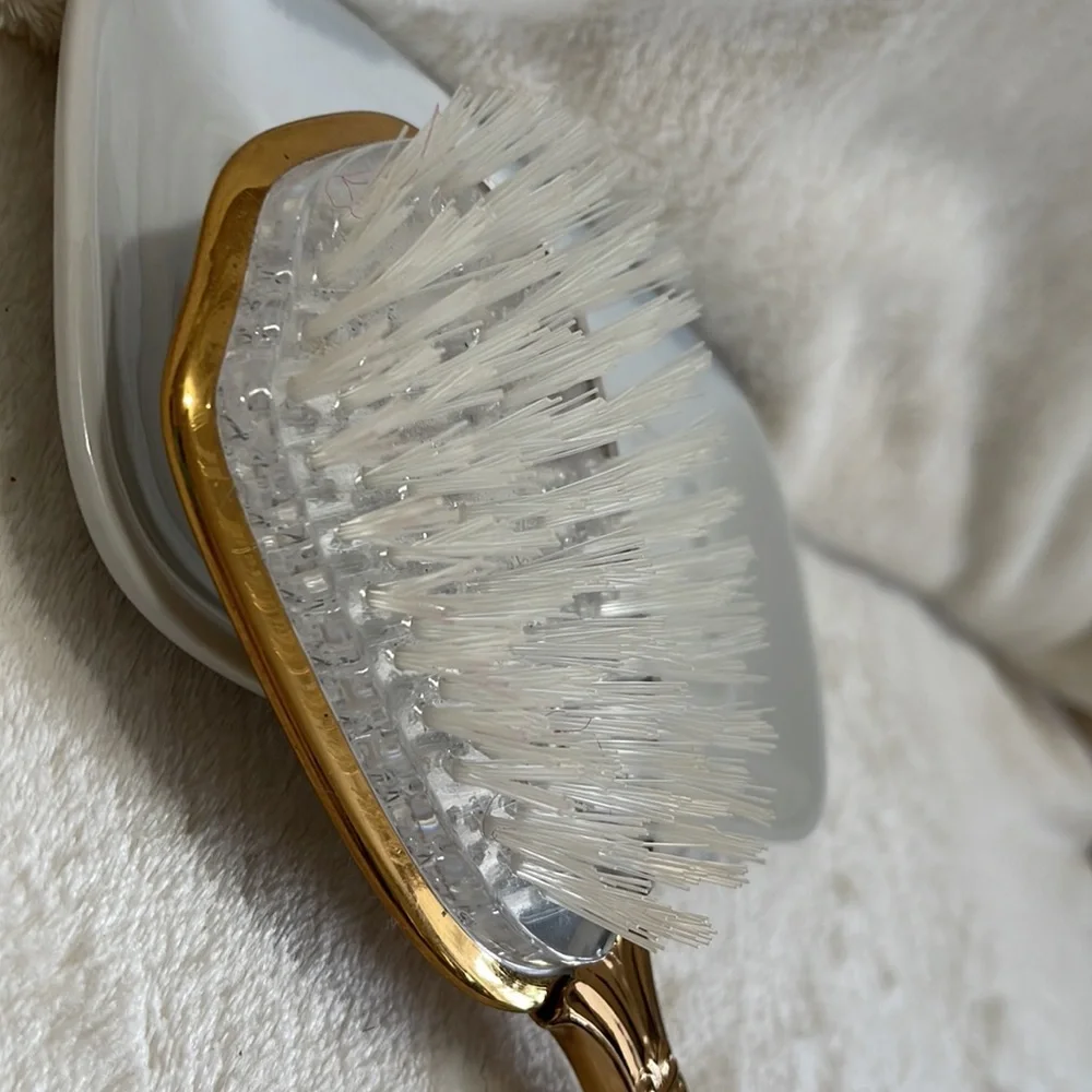 Vintage Brush with embroidery details! - Picture 4 of 12